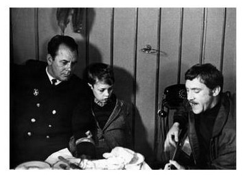 А.Гарагуля с сыном Сергеем и В.Высоцкий на т/х ''Грузия''. Одесса, 1967 г.