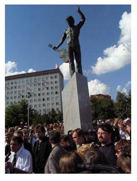 На открытии памятника в Новосибирске, 25.07.2005 г. 
Фото В.Дегтярёва (Новосибирск)