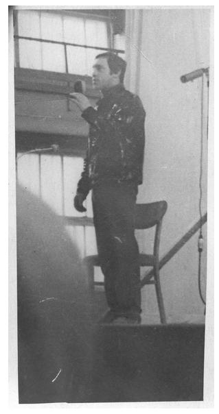 Во время выступления в манеже «Азовсталь».
Жданов (теперь –Мариуполь), 16 марта 1973 г. 
Фото Игоря Карпенко (Мариуполь)