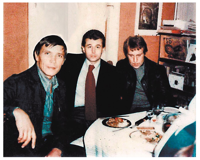 Владимир Высоцкий и Иван Бортник дома у Алексея Штурмина, 11 ноября 1978 г.